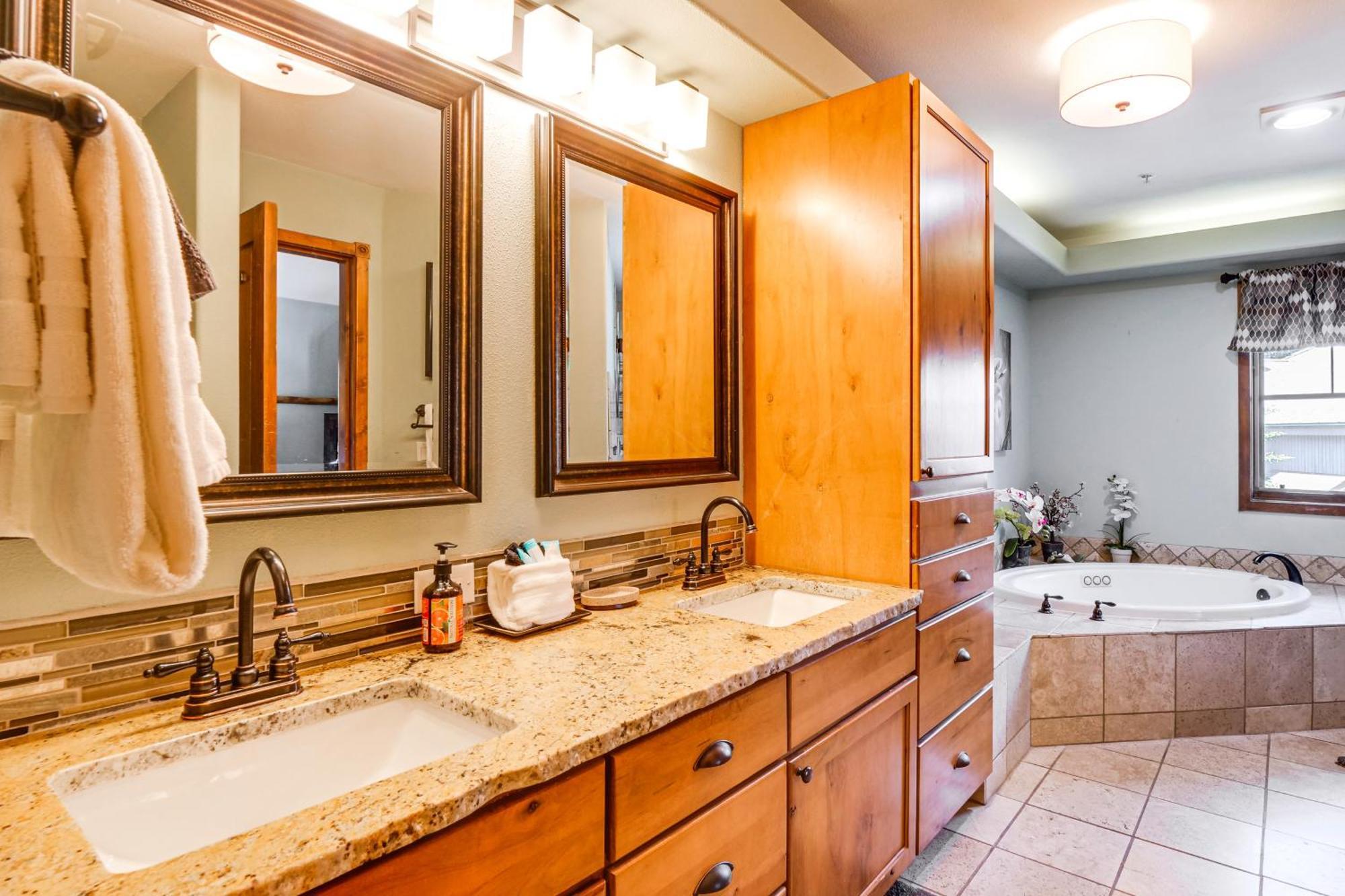 Breck Condo With Pool And Hot Tub Access Walk To Lift Breckenridge Eksteriør bilde